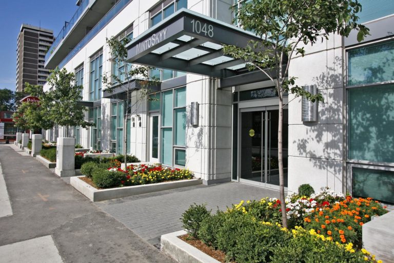 1048 Broadview Ave 503 Toronto-large-002-9-Building Entryway-1500x1000-72dpi